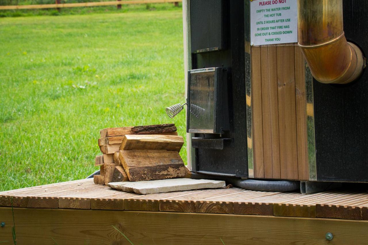 Hidden Wood Glamping And The Hideaway Cabin Warminster Eksteriør bilde
