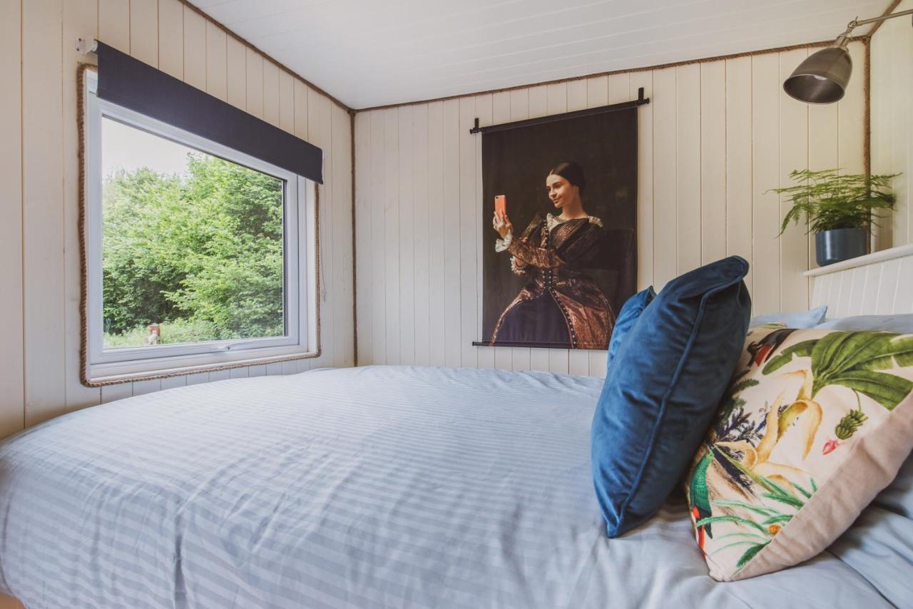 Hidden Wood Glamping And The Hideaway Cabin Warminster Eksteriør bilde