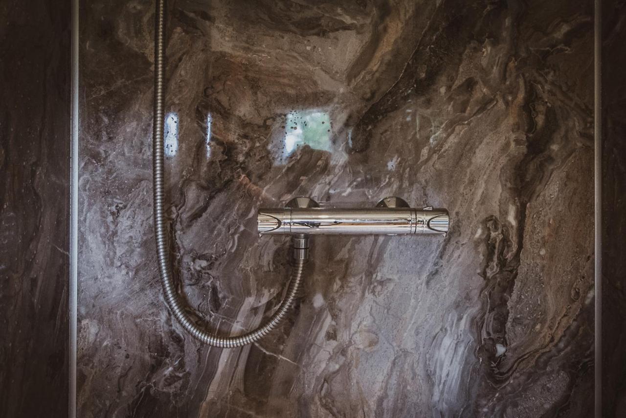Hidden Wood Glamping And The Hideaway Cabin Warminster Eksteriør bilde